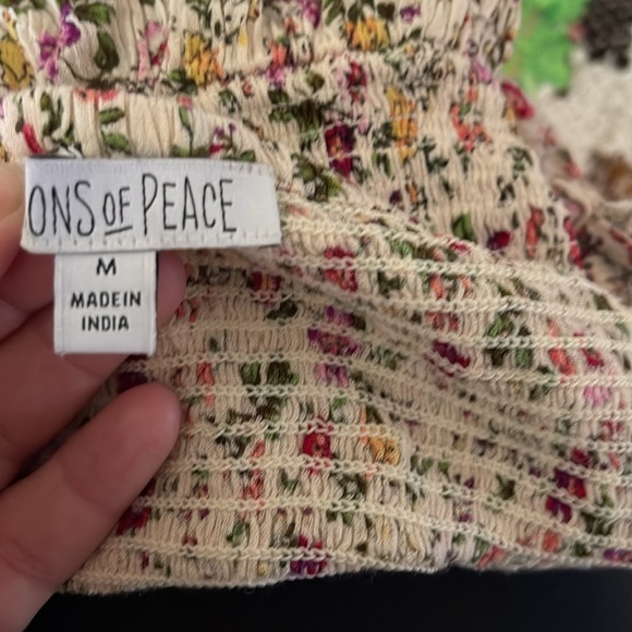 2 medium women’s tops. - Picture 5 of 7